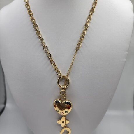 Collar Elegante de Corazón en Oro 14kt con Detalles Emblemáticos