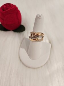 Anillo Entrelazado con Zirconias 14k